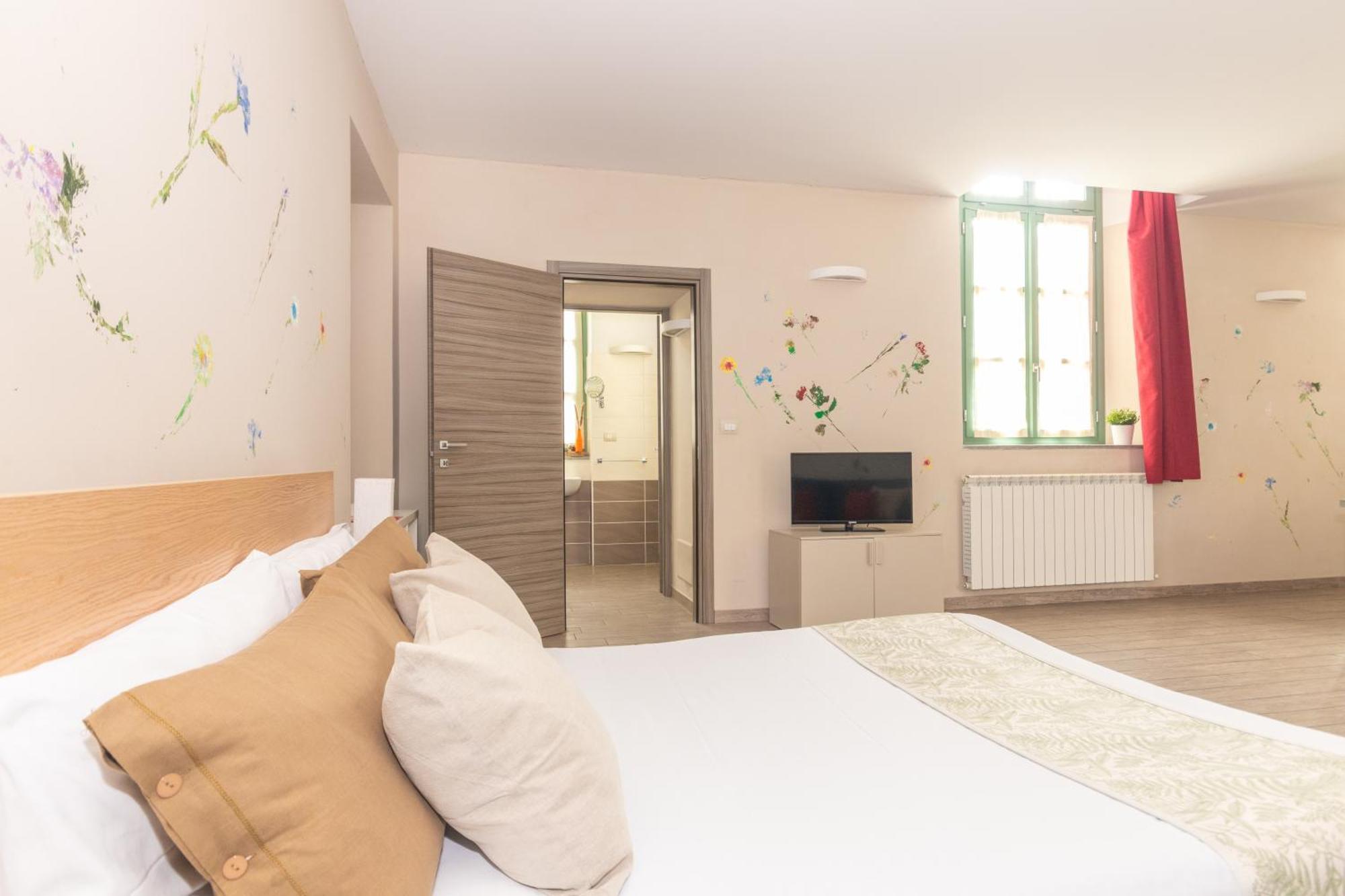 Housing Giulia Apartahotel *